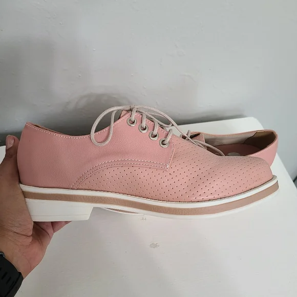 Pink Oxfords size 8 - Picture 6 of 8